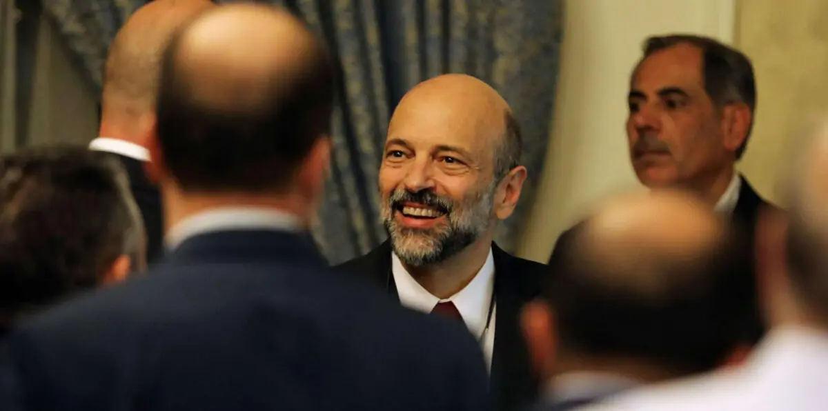 تعديل وزاري وعفو عام مرتقبان في الأردن.. الرزاز يحاول استعادة شعبيته "المتآكلة"