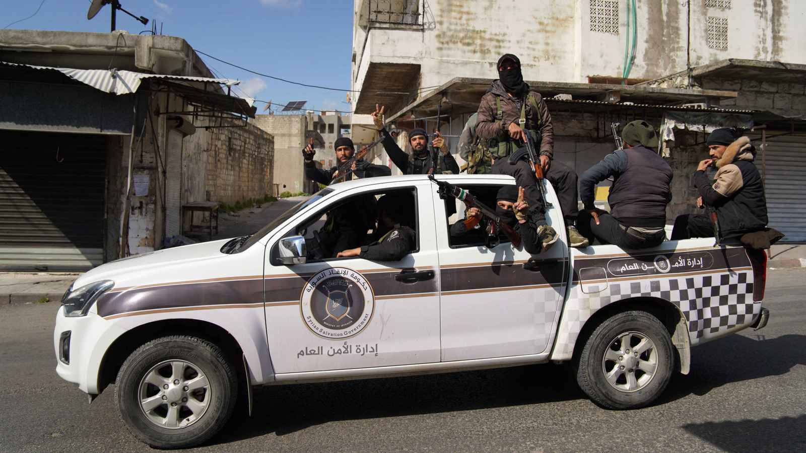 المرصد السوري: مجموعات "رديفة" تهاجم قرى علوية بريف طرطوس