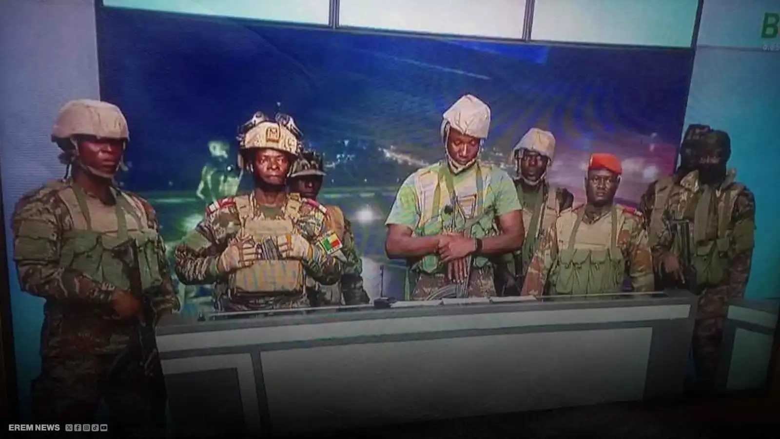 إقالة عبر التلفزيون وتوتر أمني.. هل وقع رئيس بنين في فخ الانقلابات؟