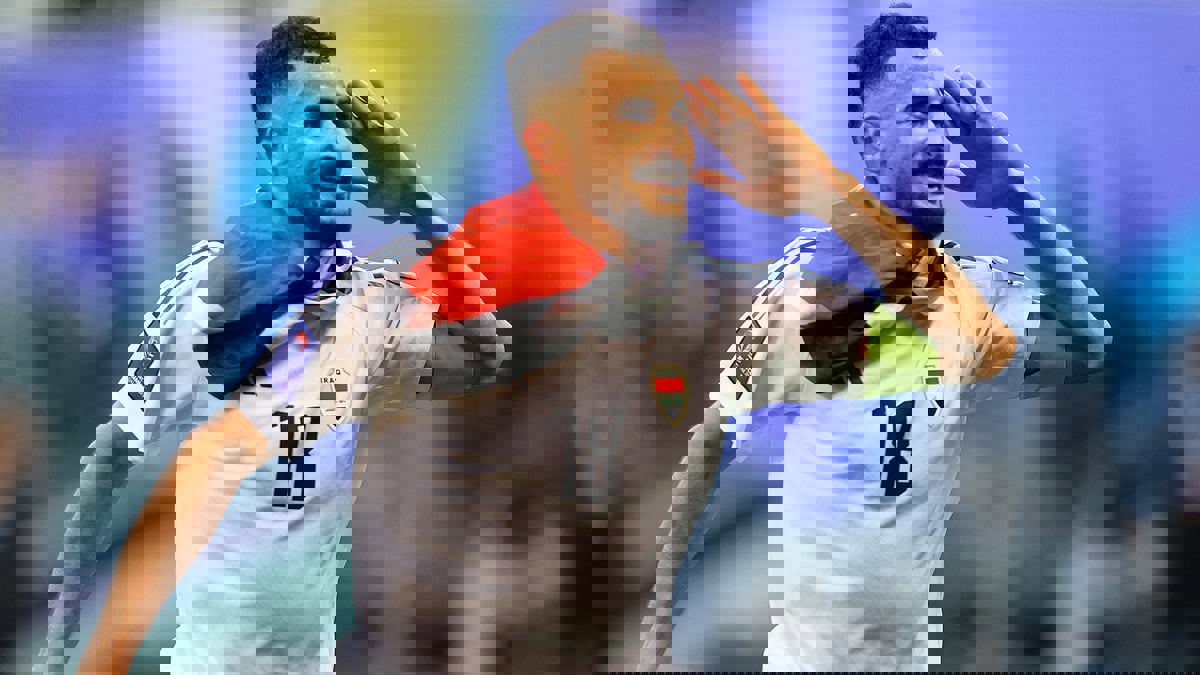 سر احتفال أيمن حسين بشارة القيادة بعد فوز العراق على فيتنام (صور)