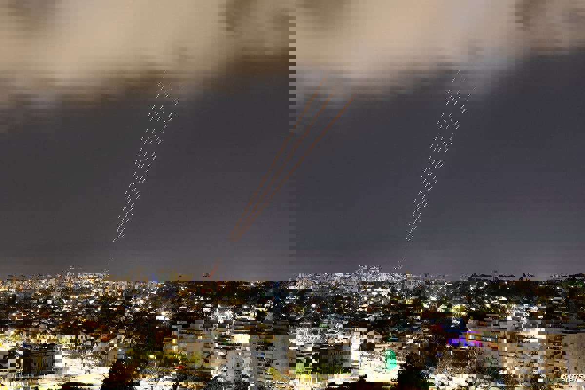 ما حقيقة صورة المسيرة الإيرانية العالقة بأسلاك كهرباء في الأردن؟