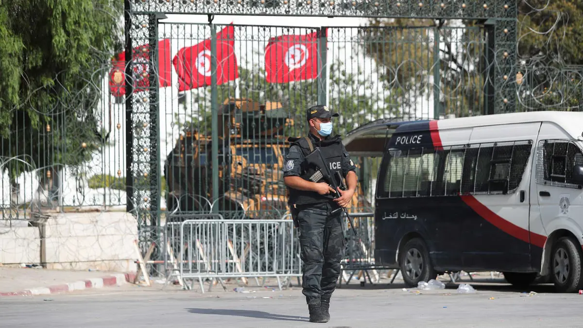 السلطات التونسية تخلي مقر هيئة مكافحة الفساد