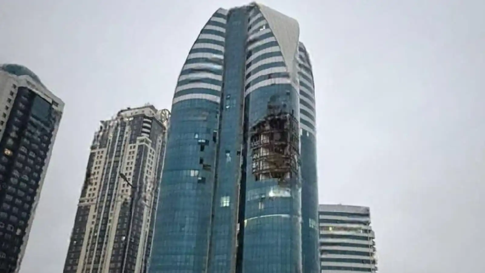 الشيشان.. حريق في غروزني بعد ضرب مبنى حكومي بمسيرة أوكرانية (فيديو)