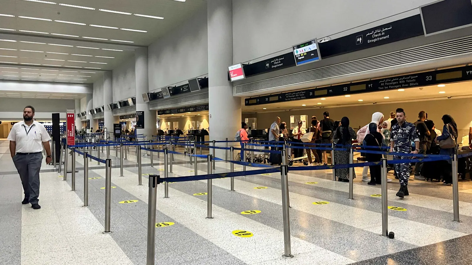 كيف علّق رئيس مطار بيروت على تفتيش حقائب لاريجاني "مستشار خامنئي"؟