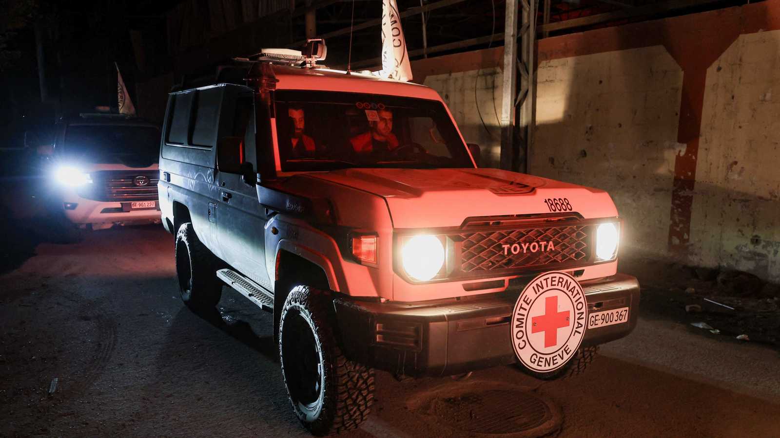 "حماس" تعلن تسليم رفات رهينتين في غزة الليلة