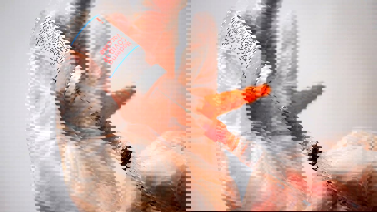 سلطات الصحة الفرنسية توصي بعدم إعطاء لقاح مودرنا لمن هم دون الثلاثين