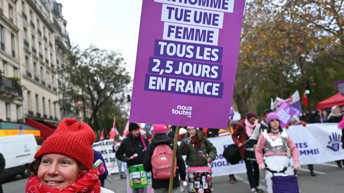 مظاهرات دعم النساء في فرنسا