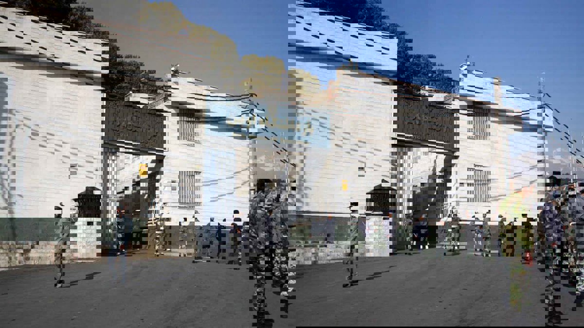 بعد الإفراج عنه.. بريطاني من أصل إيراني يروي معاناته في سجن بطهران