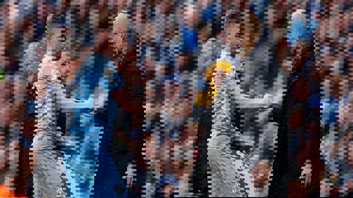 غوارديولا: دي بروين أفضل لاعب في العالم بمركزه