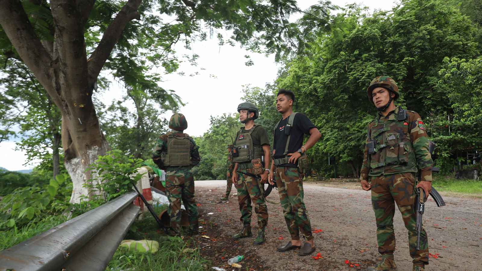 بورما.. مجموعة مسلحة تقتل 11 مدنياً بهجوم جوي