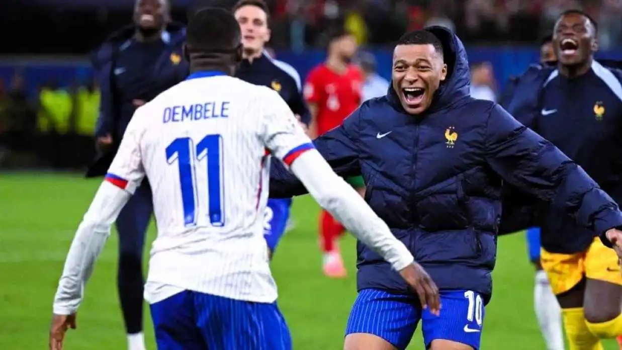 تعليق لافت.. رد فعل مبابي بعد فوز عثمان ديمبلي بالكرة الذهبية (صورة)