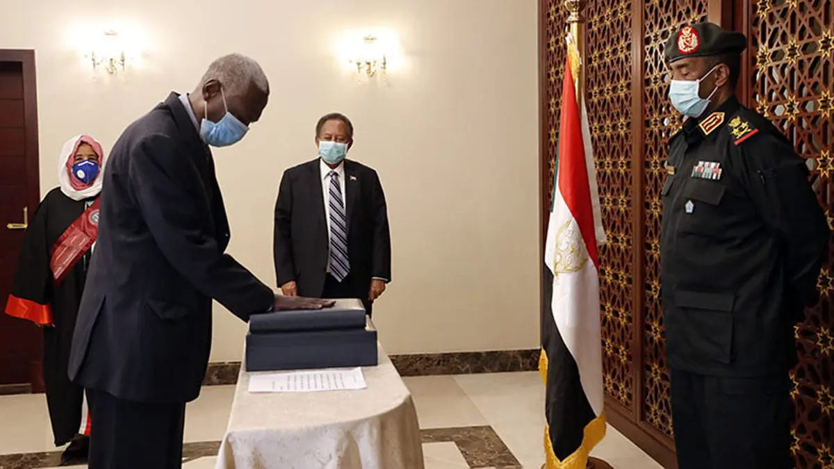 يسن إبراهيم يؤدي القسم وزيرا جديدا للدفاع في السودان