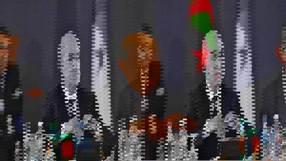 تبون: تسوية الأزمة الليبية لن تكون إلا سياسيًا وبموافقة الجزائر