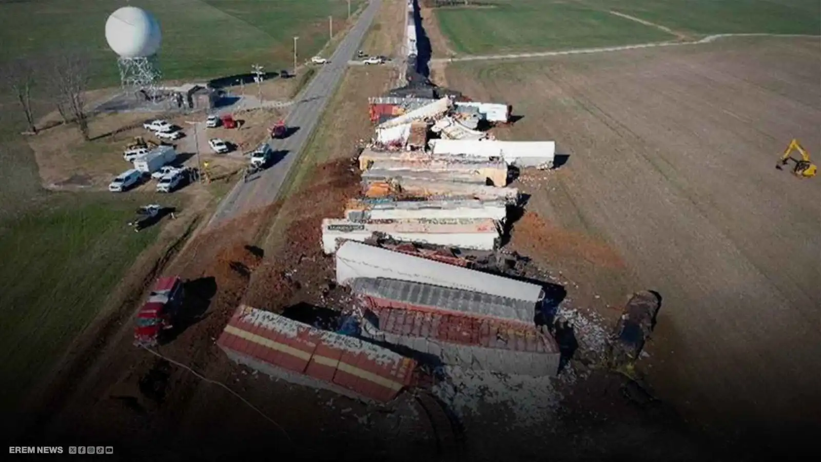 انحرف عن سكته.. حادث قطار يتسبب بتهريب مواد كيميائية في أمريكا