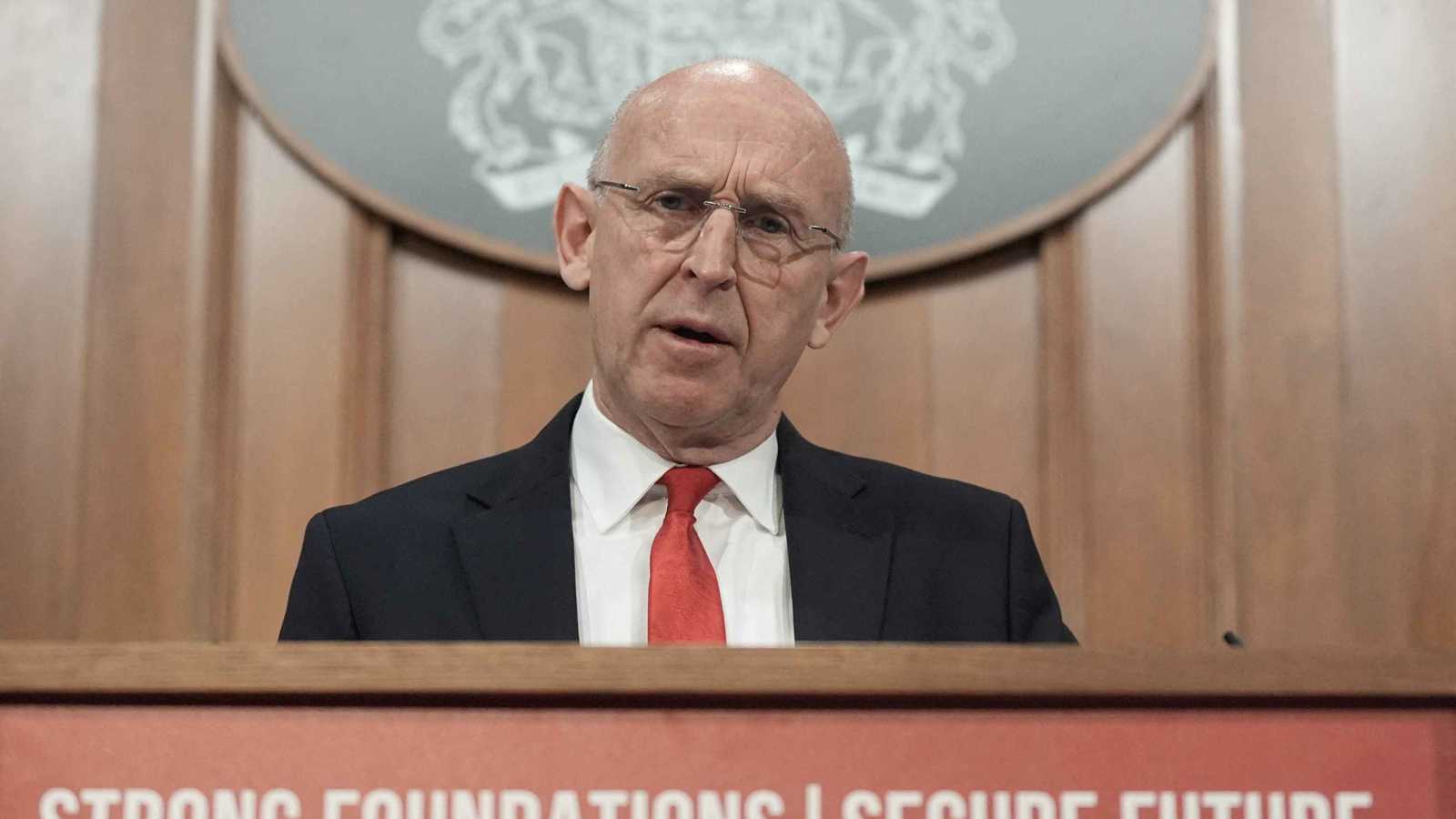 بعد رصد سفينة روسية بالمياه البريطانية.. لندن توجه تحذيرًا لبوتين