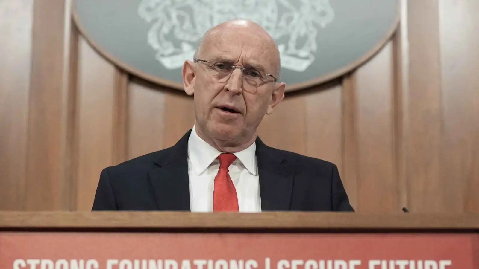 بعد رصد سفينة روسية بالمياه البريطانية.. لندن توجه تحذيرًا لبوتين