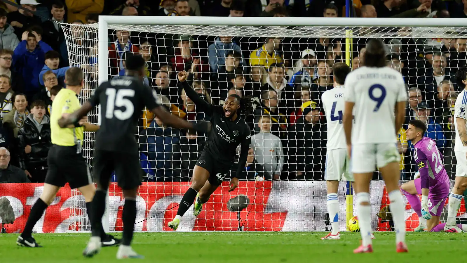 مانشستر سيتي يهزم ليدز ويواصل مطاردة آرسنال على صدارة الدوري الإنجليزي (فيديو)