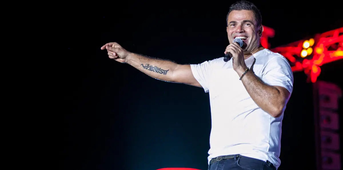 محمد عشوب: عمرو دياب أكثر جرأة.. وهذا رأيي في إطلالة وائل كفوري