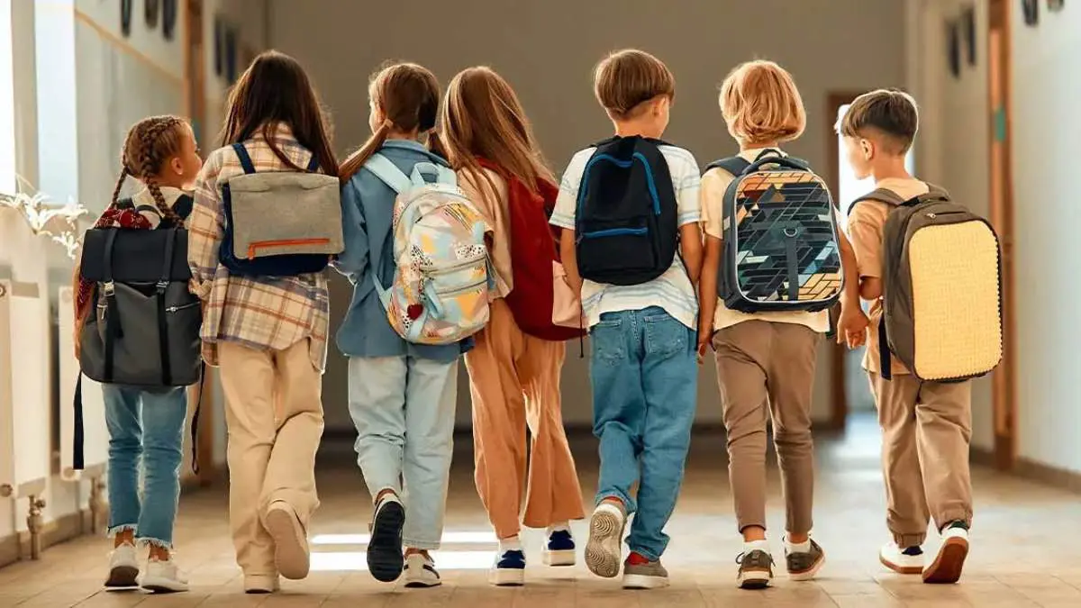 قواعد تساعد طفلك على "التكيف" في أول يوم دراسي