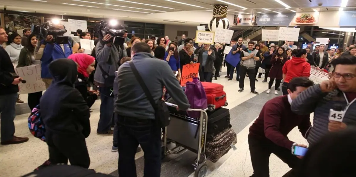 جزائريون معتقلون بمطار نيويورك والسفيرة الأمريكية تنفي علاقة ذلك بقرار "ترامب"