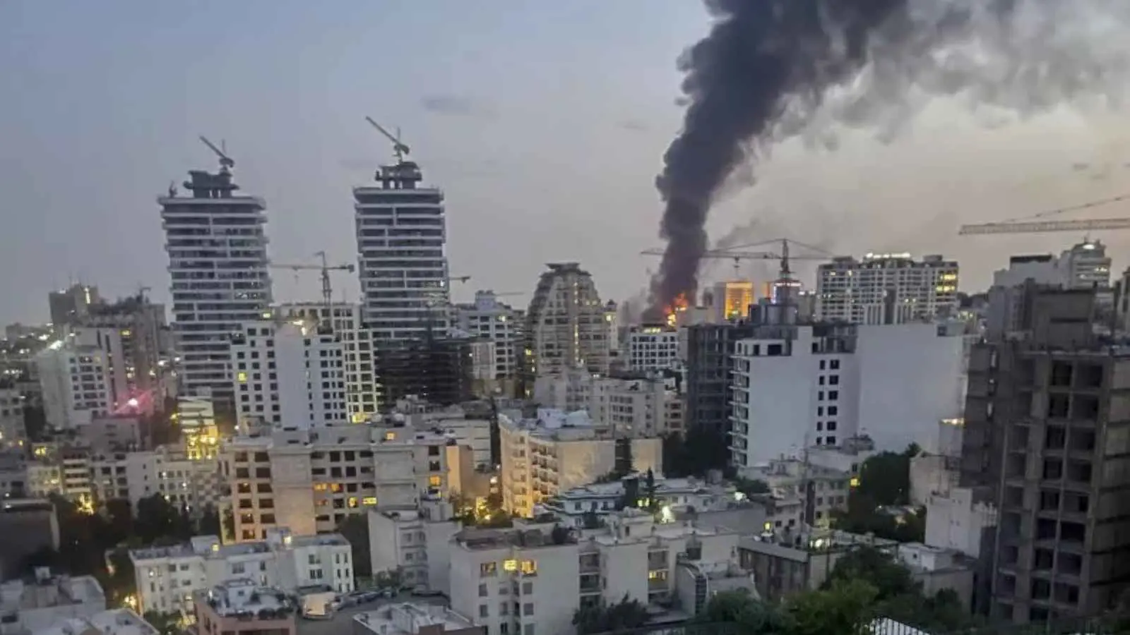 تخوف من "المفاجآت".. بعثات دبلوماسية تقلص خدماتها في طهران