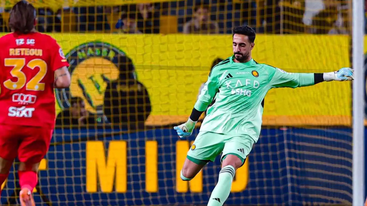 حسرة رونالدو.. خطأ كارثي من العقيدي يتسبب في هدف غريب للقادسية (فيديو)