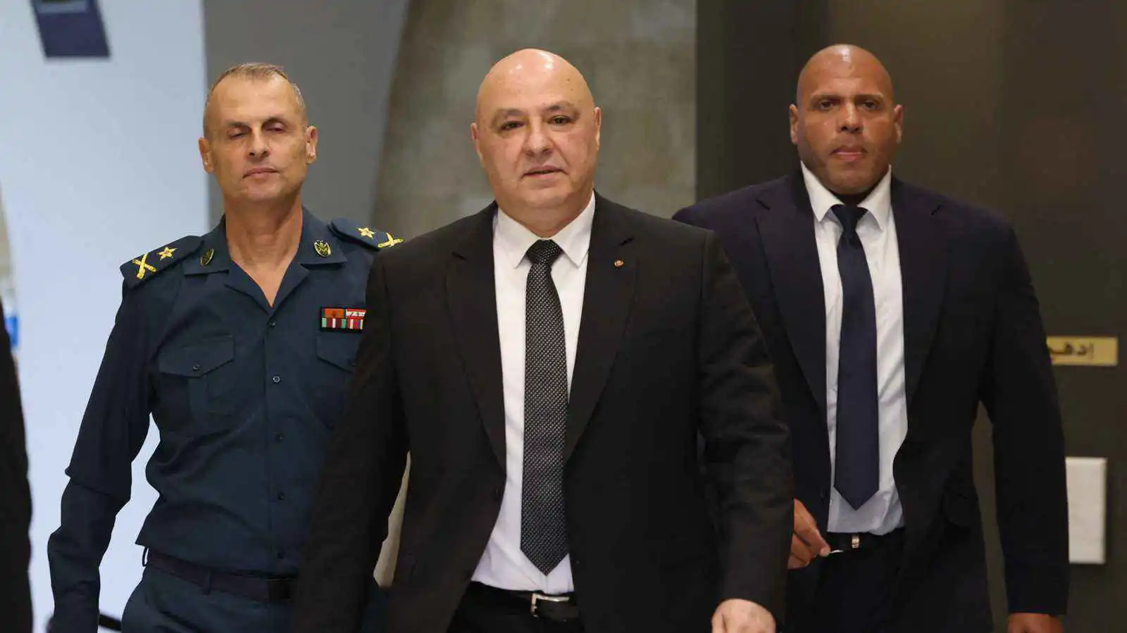 "المهادنة لم تغير شيئاً".. عون يصعّد لهجته وحزب الله يهدد بـ"فائض القوة"