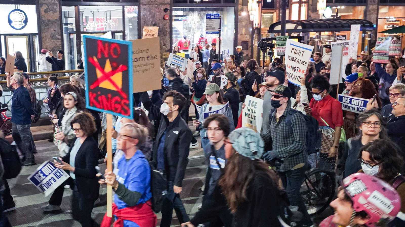 "يصب الزيت على النار".. قاضية أمريكية تعطل نشر الحرس الوطني في شيكاغو