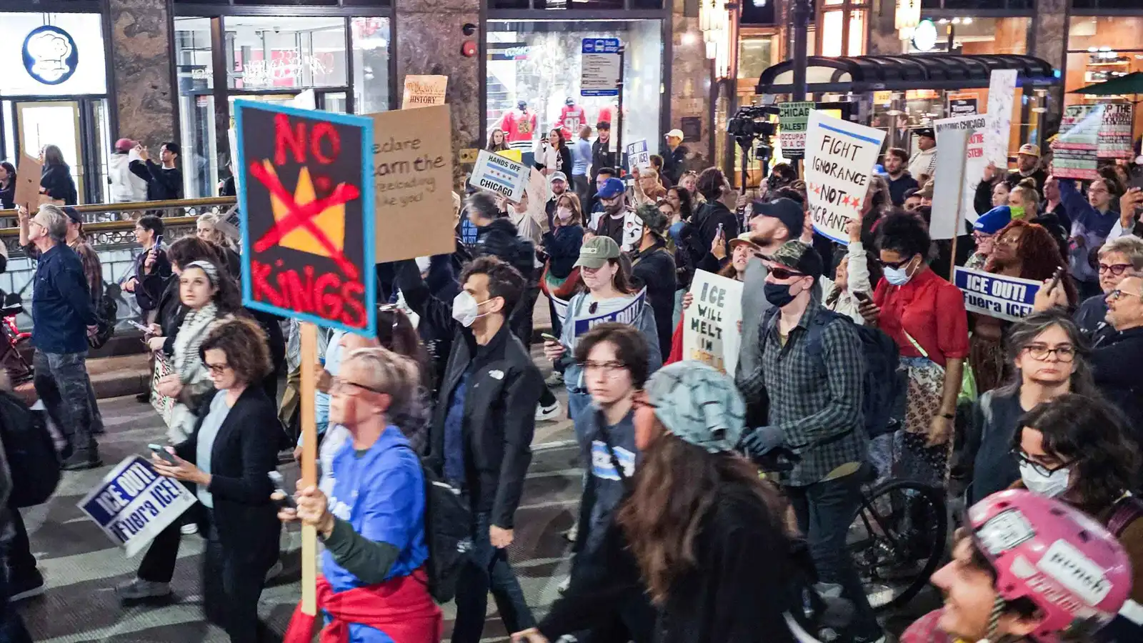 "يصب الزيت على النار".. قاضية أمريكية تعطل نشر الحرس الوطني في شيكاغو