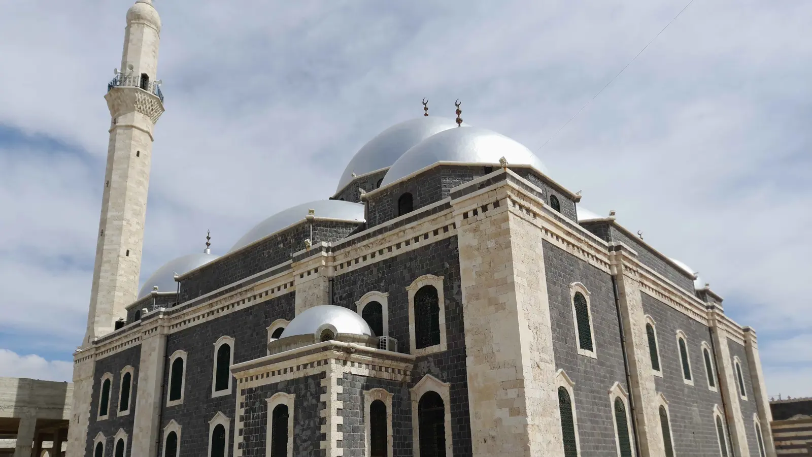 جامع خالد بن الوليد.. معلم حمص الأشهر رغم تاريخها العريق