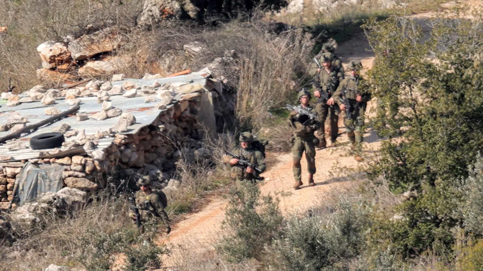 إطلاق نار إسرائيلي يستهدف مدرسة جنوبي لبنان