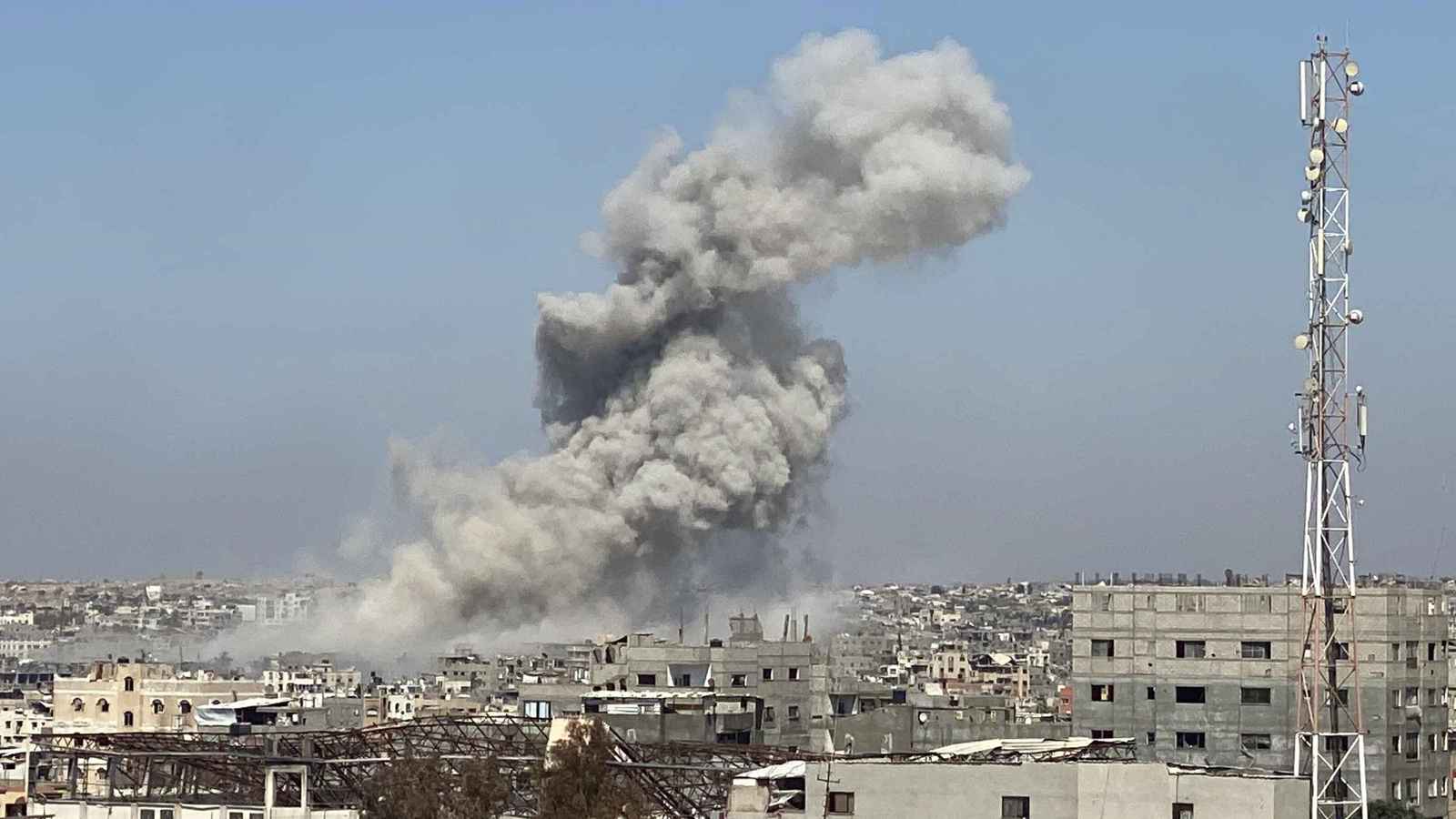 قتلى وجرحى بقصف إسرائيلي عنيف على خان يونس (فيديو)