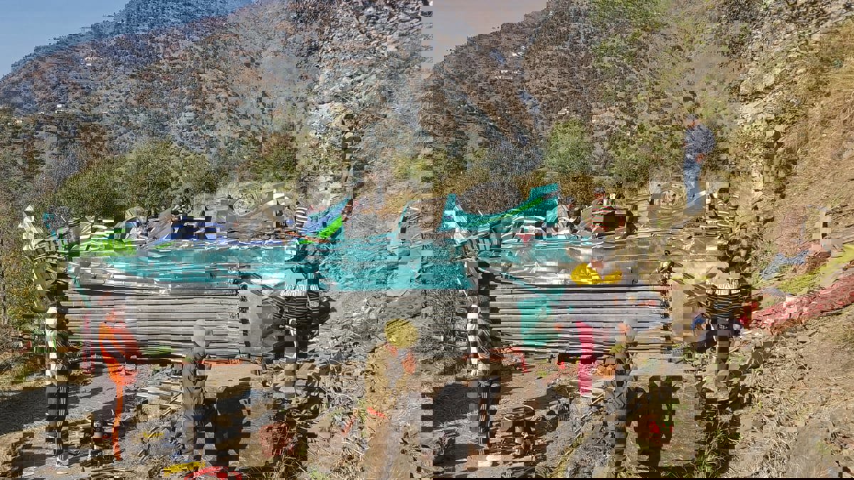 الهند.. مصرع 37 شخصًا إثر تدهور حافلة في كشمير 