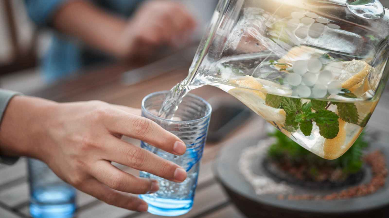 الإكثار من الماء.. هل يساعد على ترطيب جسمك؟