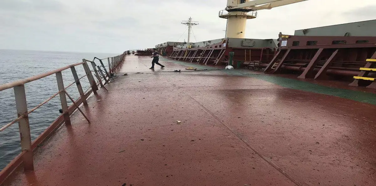 قوة بحرية أوروبية تشير للحوثيين في مسؤولية الهجوم على السفينة التركية بالحديدة