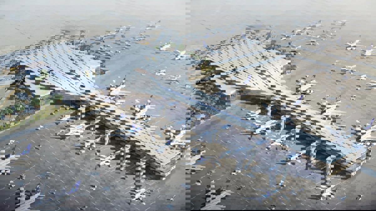 السعودية.. إصابة 4 عاملين في مطار أبها إثر اعتراض مسيّرة مفخخة