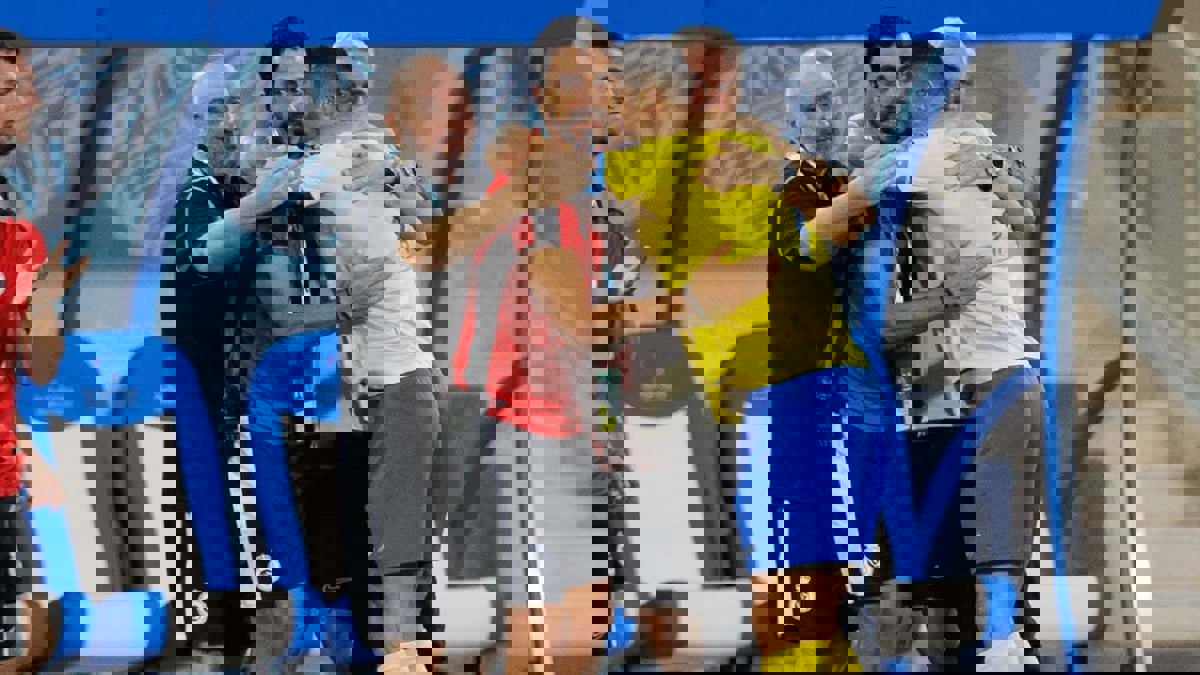 كريستيانو رونالدو يحتفل مع المدرب بهدفه في الاتحاد المنستيري (فيديو)