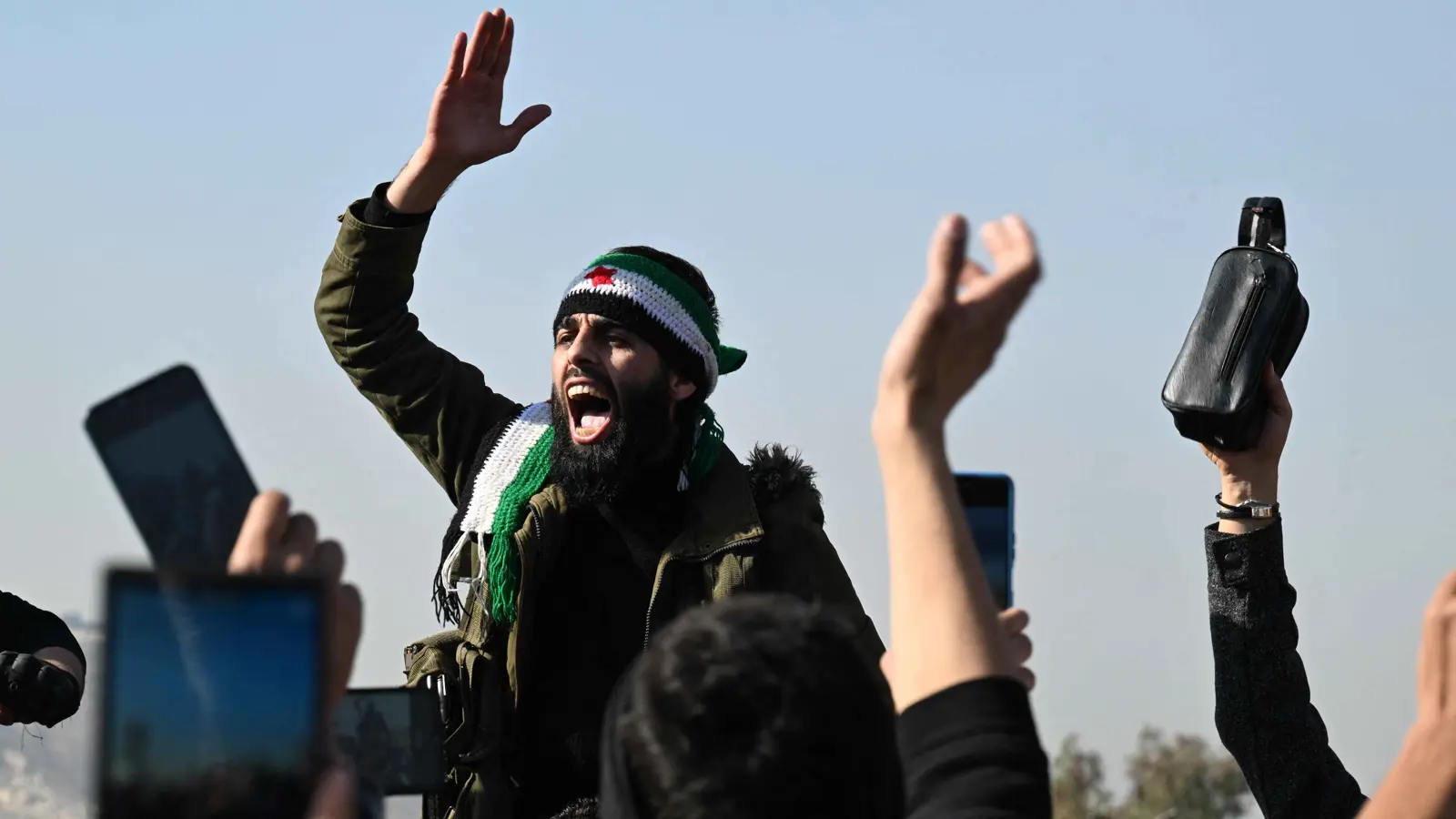 "هيومن رايتس": على المعارضة ضمان "المعاملة الإنسانية" للجميع في سوريا