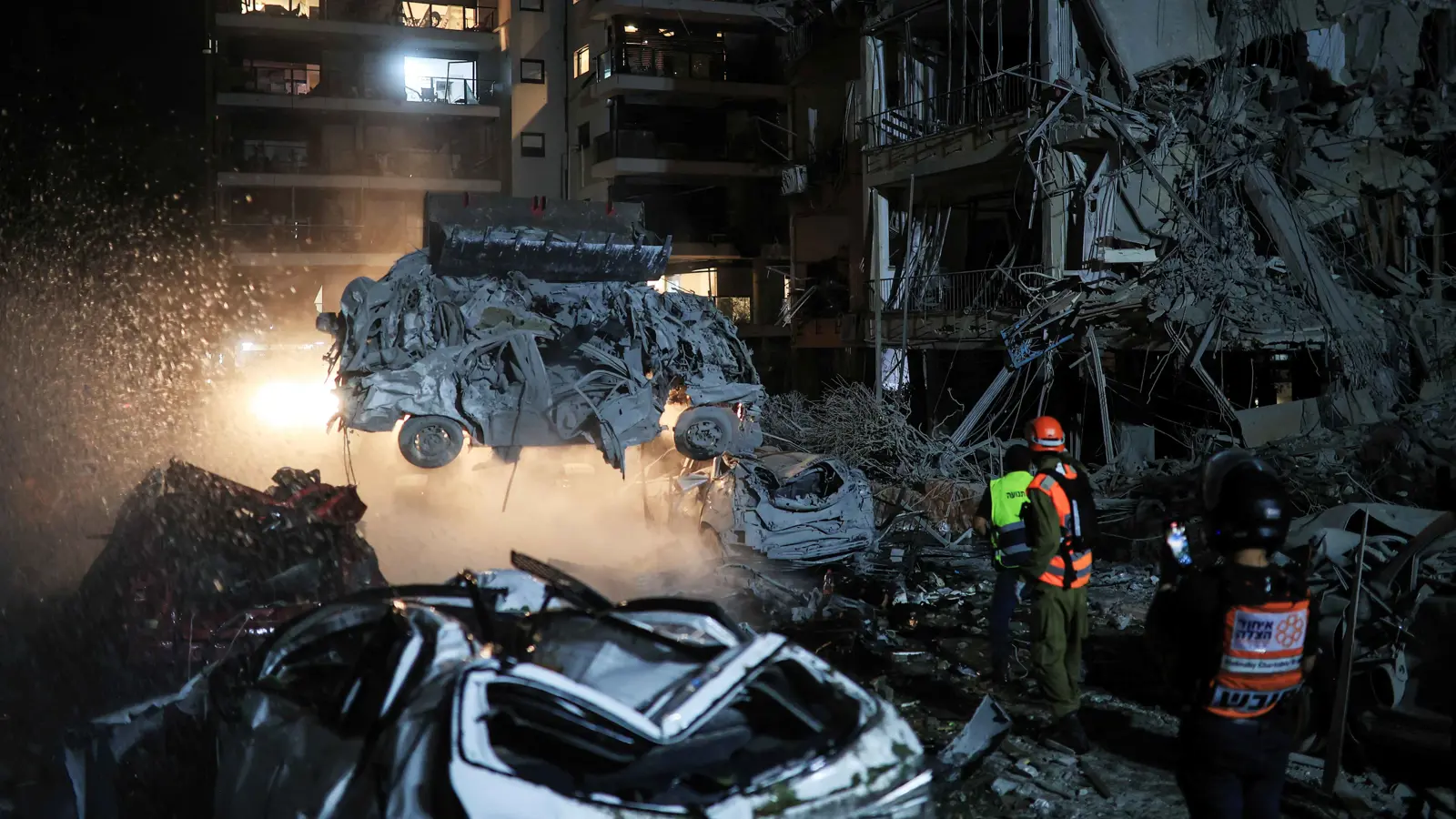 الهجوم الإيراني يستهدف مقر وحدة النخبة الاستخبارية 8200 (فيديو)