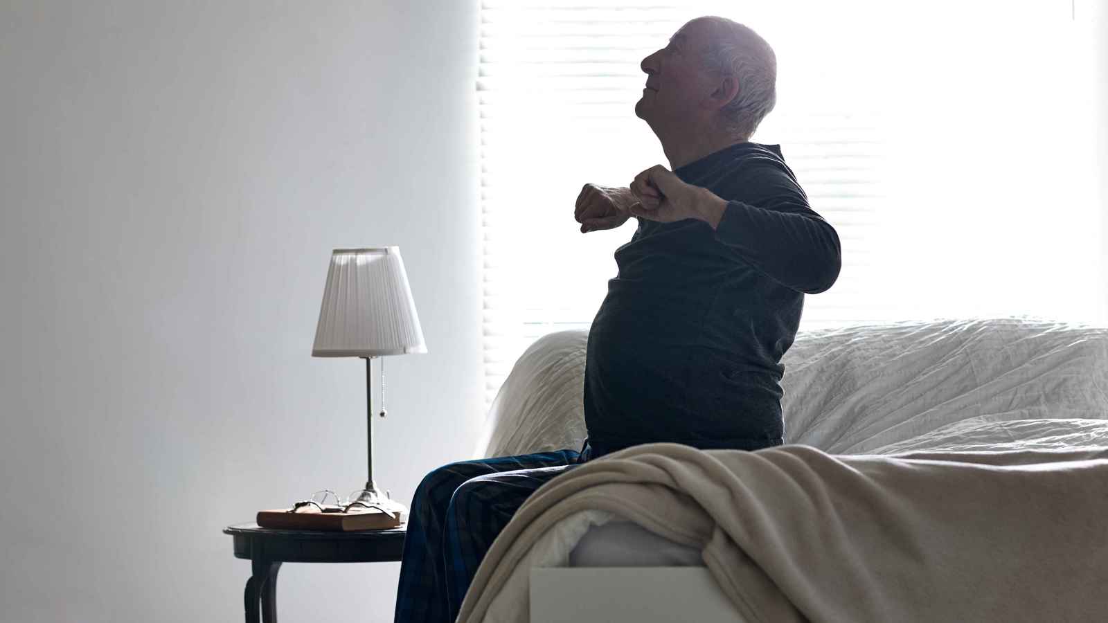 لماذا يستيقظ كبار السن مبكرا؟