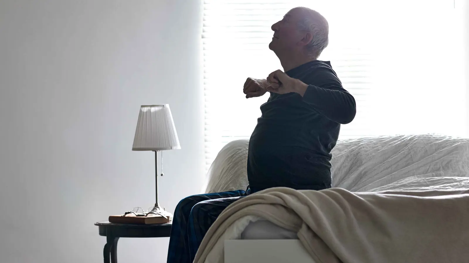 لماذا يستيقظ كبار السن مبكرا؟