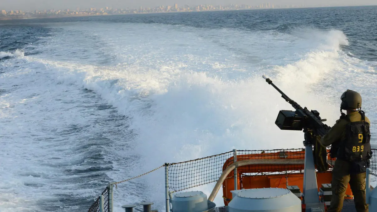 البحرية الإسرائيلية تعتقل صيادين فلسطينيين قبالة شواطئ غزة