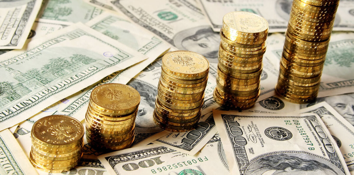 الدولار يهبط متأثرًا بالنزاع التجاري بين أمريكا والصين