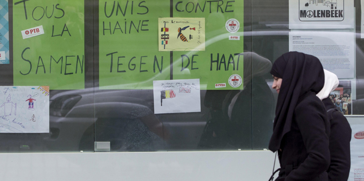 بلجيكيان يرسمان صلبانًا على جسد شابة مسلمة بأدوات حادة