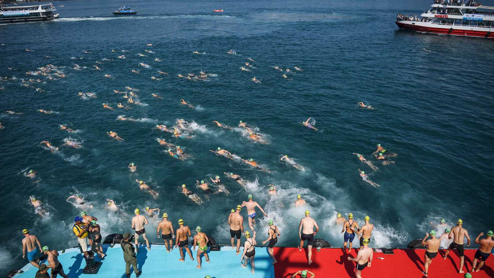 اختفاء غامض لسباح روسي خلال عبوره مضيق البوسفور