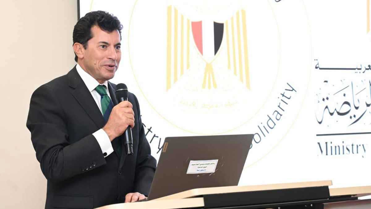 تدخلت في الأزمة.. وزير الرياضة يزف بشرى سارة لنادي الزمالك (فيديو)