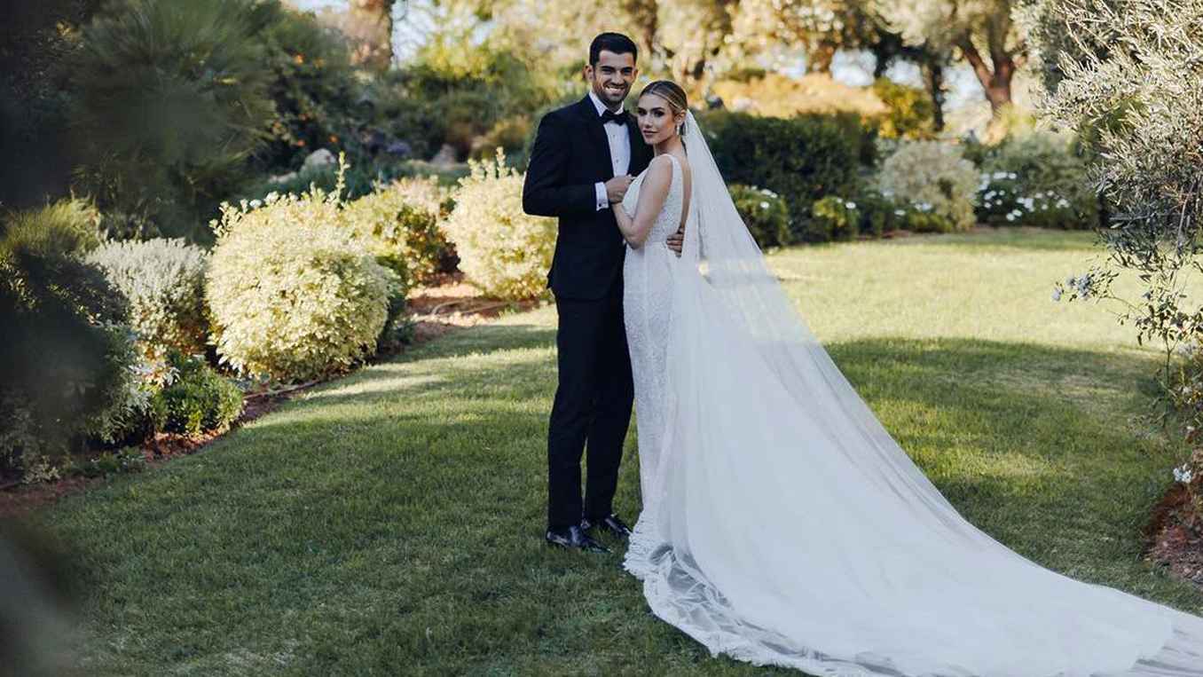 نجل زيدان وزوجته يخطفان الأضواء باللباس التقليدي المغربي (صورة)