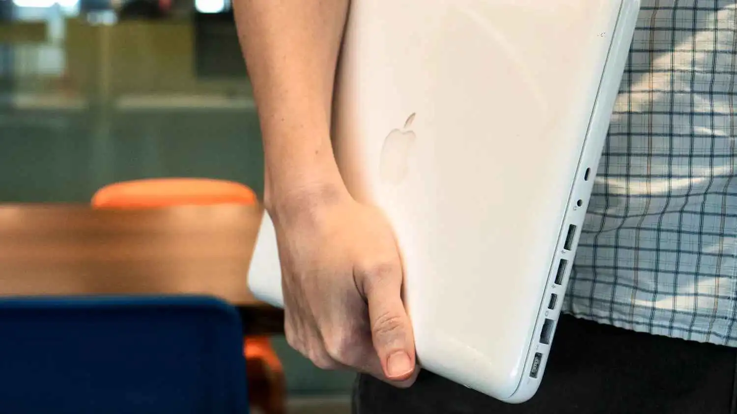 ما الذي تكشفه أرقام عمر أجهزة "ماك" في الشركات؟