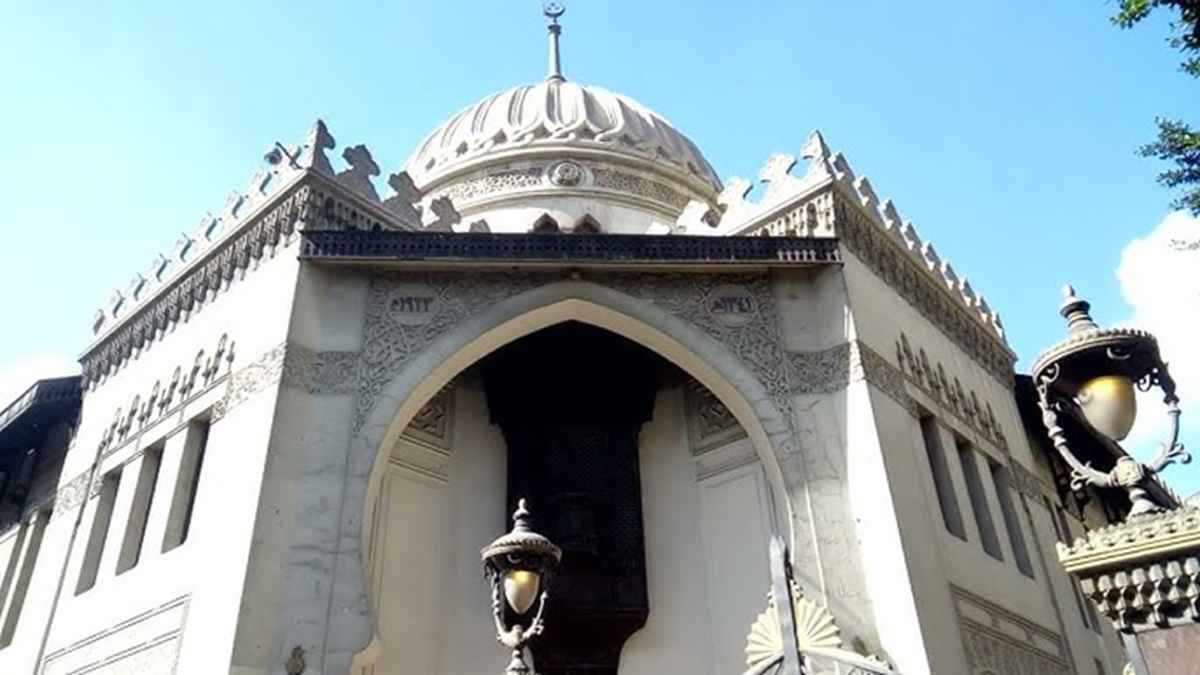 ما حقيقة اختفاء هلال قبة معهد الموسيقى العربية في القاهرة؟