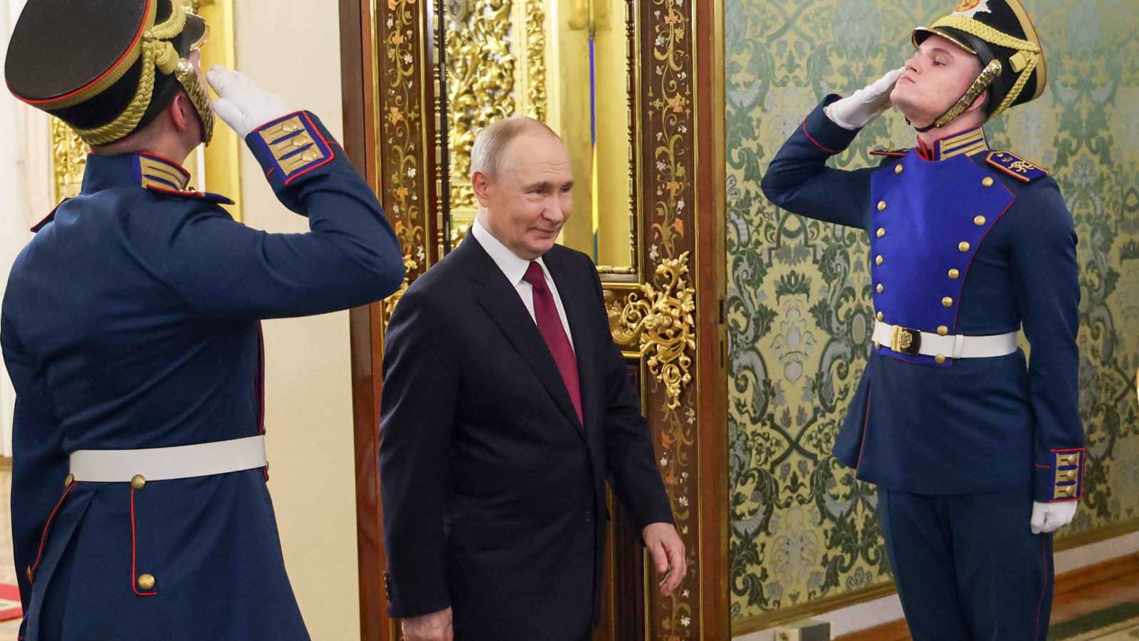 الرئيس الروسي فلاديمير بوتين داخل الكرملين. 